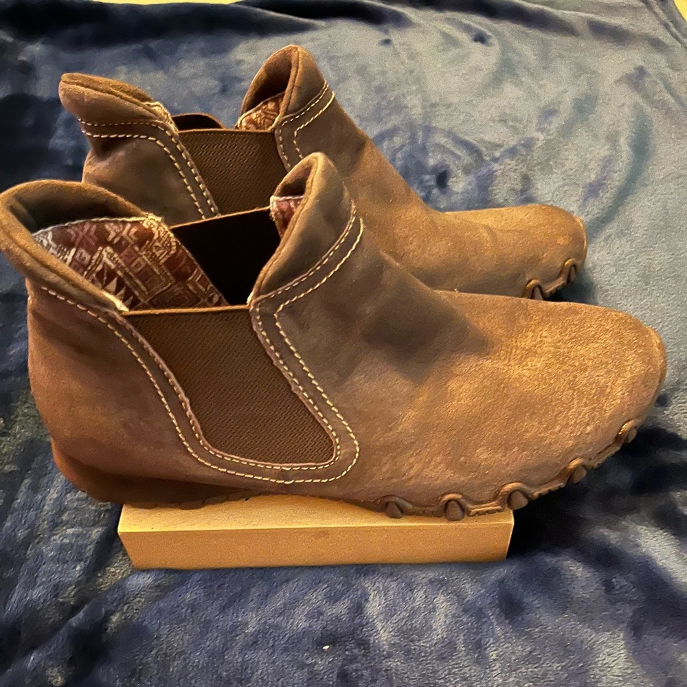 Skechers Relaxed Suede Ankle Boot
